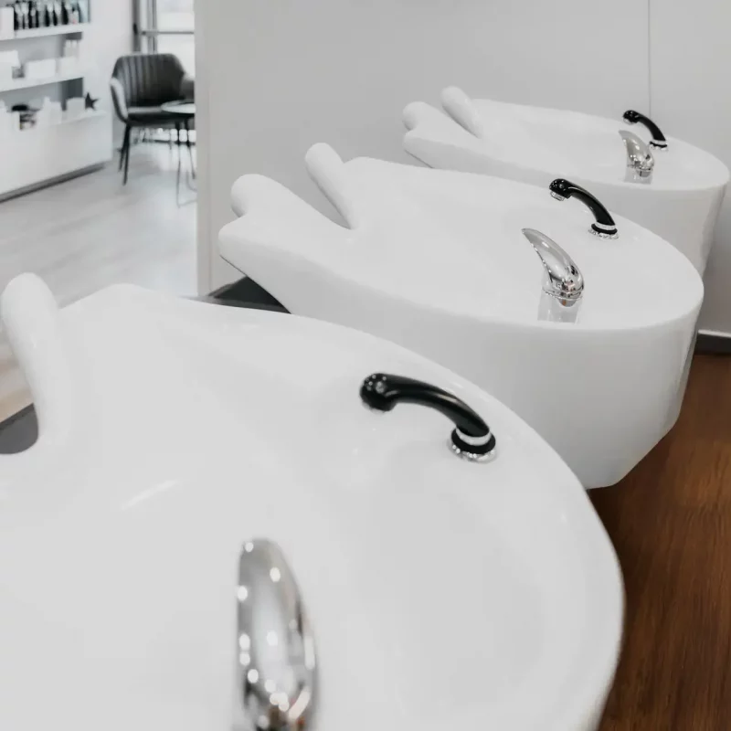 Coworking Friseursalon zum mieten mit modernen Waschplätzen in Mannheim