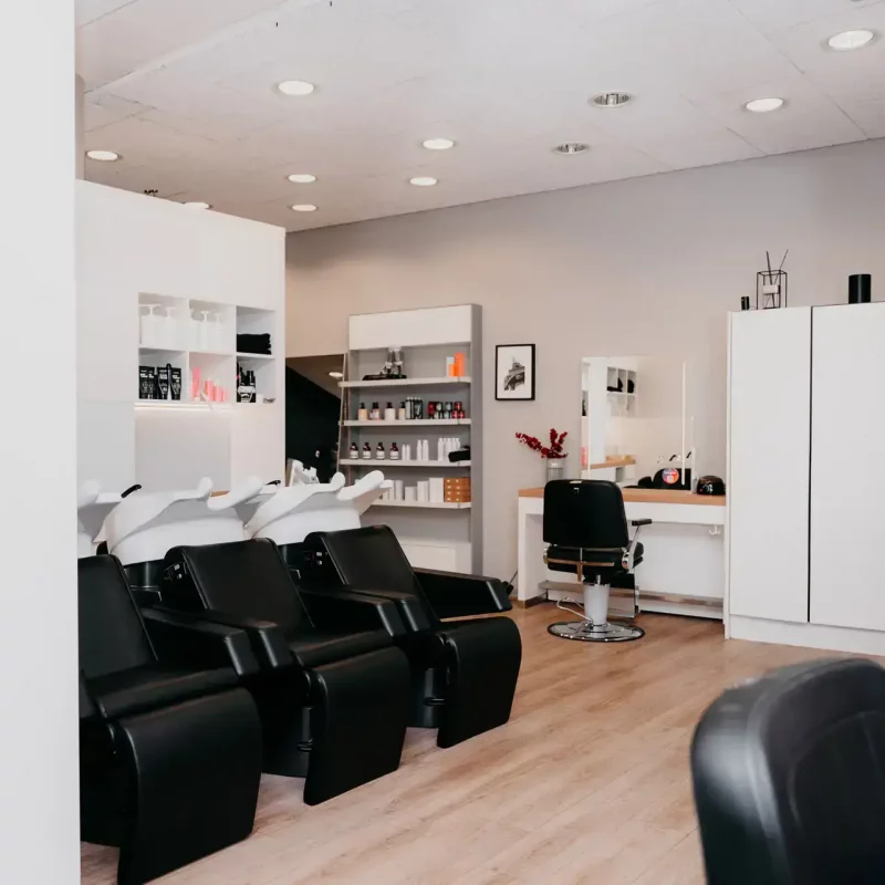 Erster moderner Coworking Friseursalon mit eleganter Einrichtung in Mannheim Sandhofen.